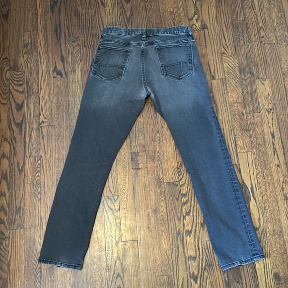 Banana Republic Men’s Traveler Jean - Slim Fit - Picture 2 of 4